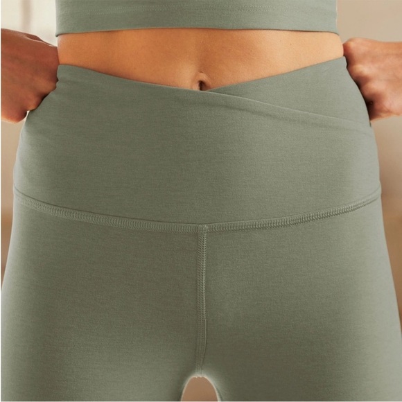 Beyond Yoga Spacedye At Your Leisure High Waisted Midi Legging Grey Sage Heather - Picture 2 of 11